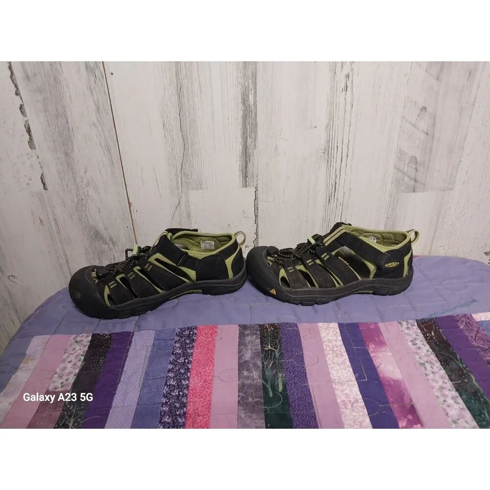 Keen Newport H2 Waterproof Sandals Black Green 1009965 Youth Size 4 Comfort